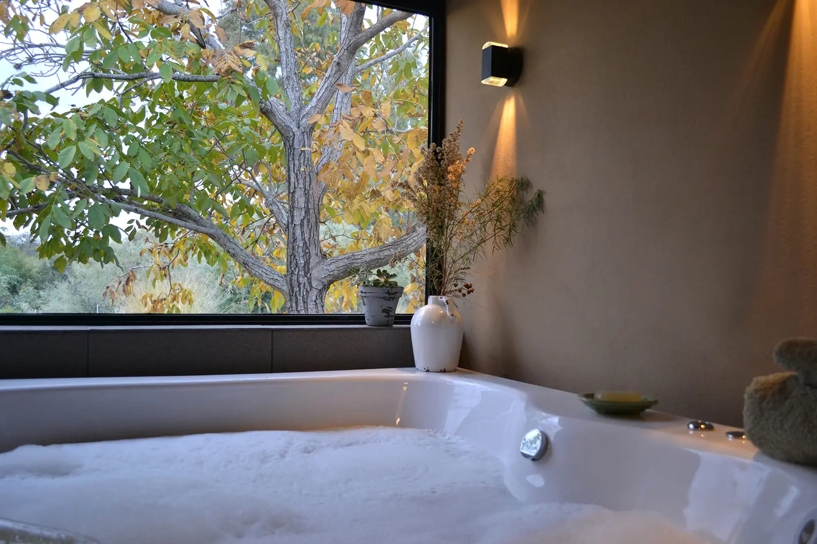 Jacuzzi doble frente al ventanal